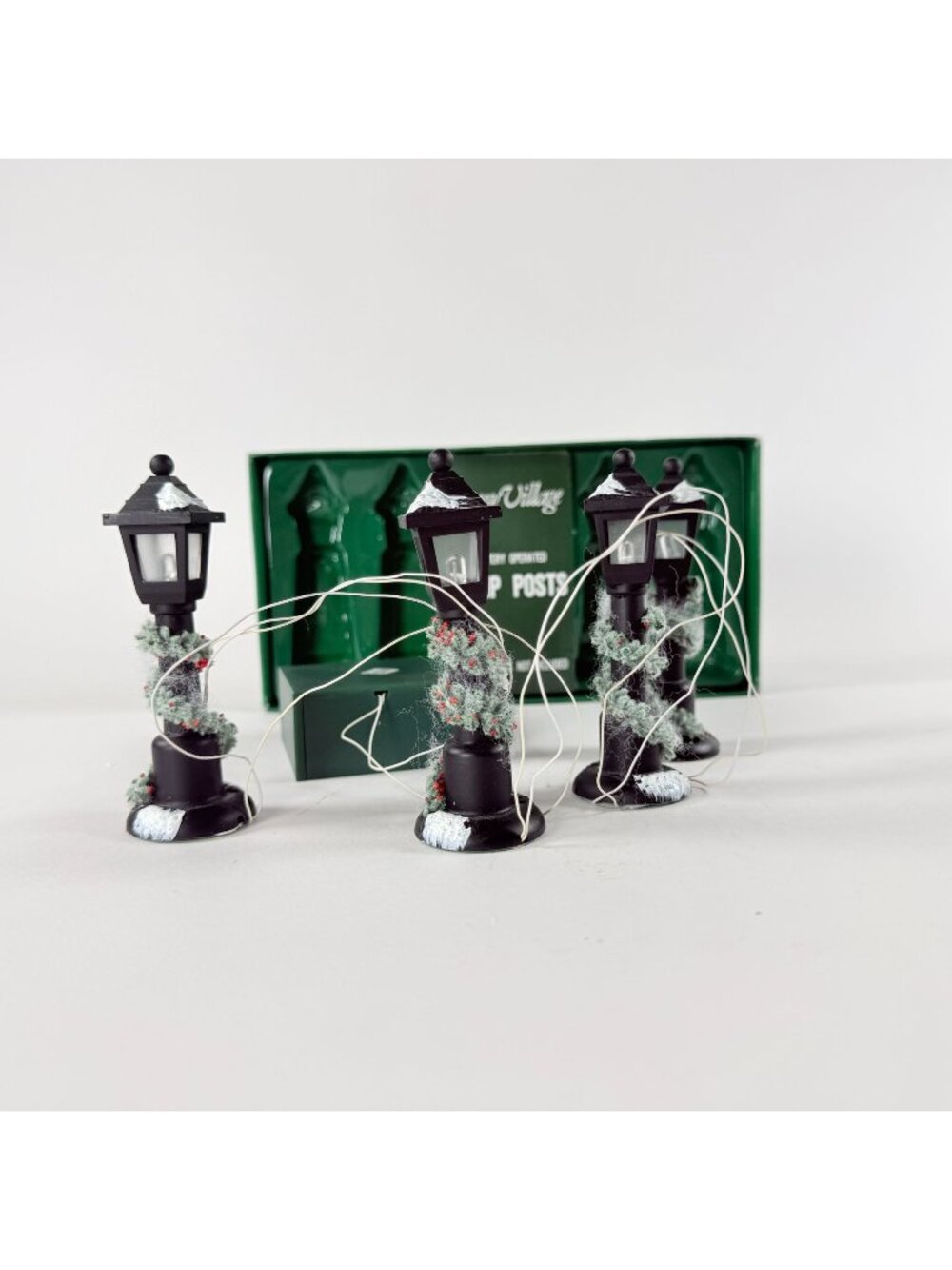 Dept 56 Snow Village Lamp Posts 59943 Set of 4 Christmas Street Lights Retired